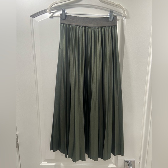 Elegant Olive Green pleated midi skirt VILA - Picture 3 of 5